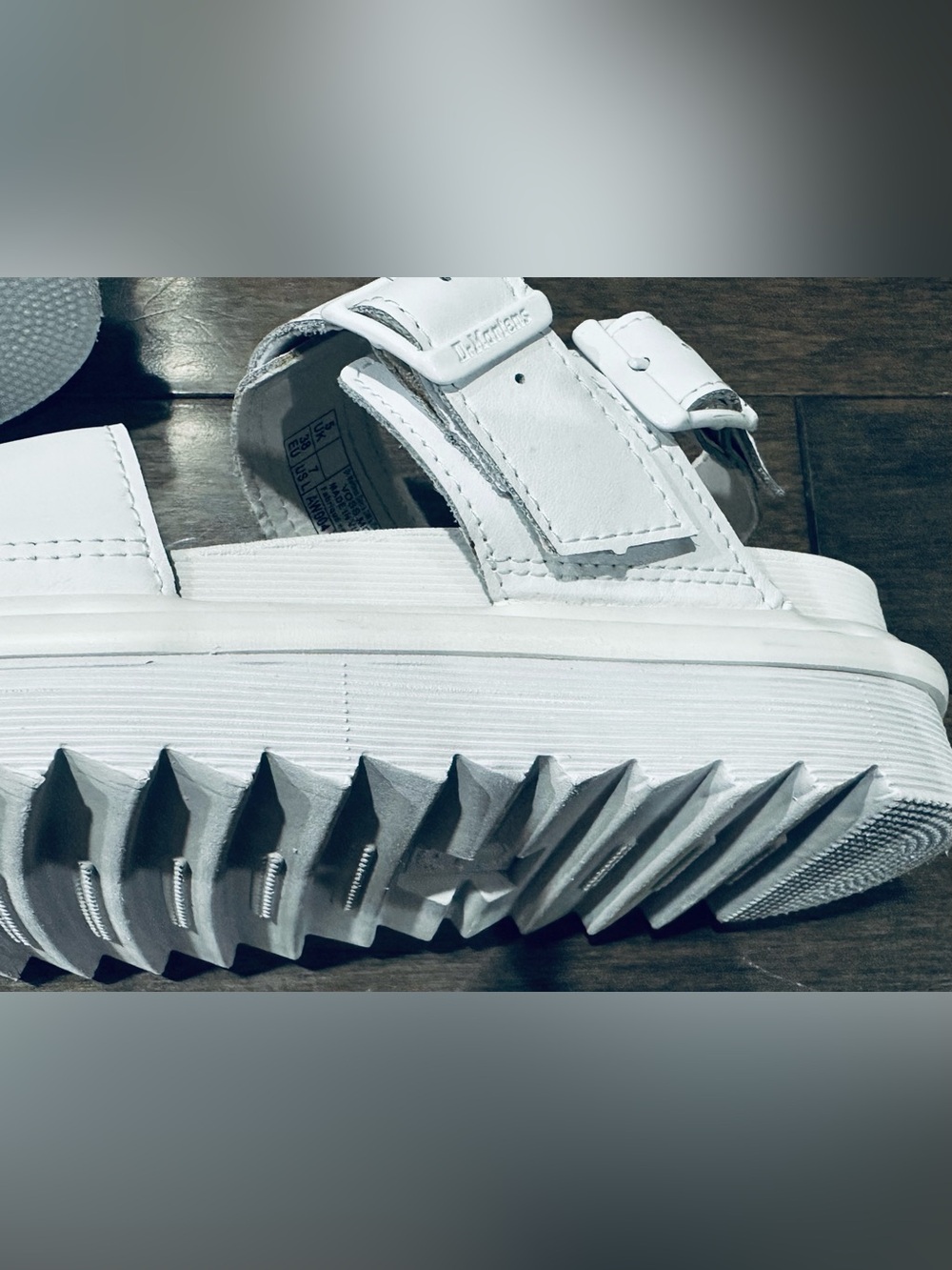 Dr. Martens Women’s Sz 7 White Voss II Hydro Leather Strap Sandals - Picture 4 of 14